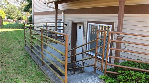 2nd image of 860 SE Jensen St APT 101