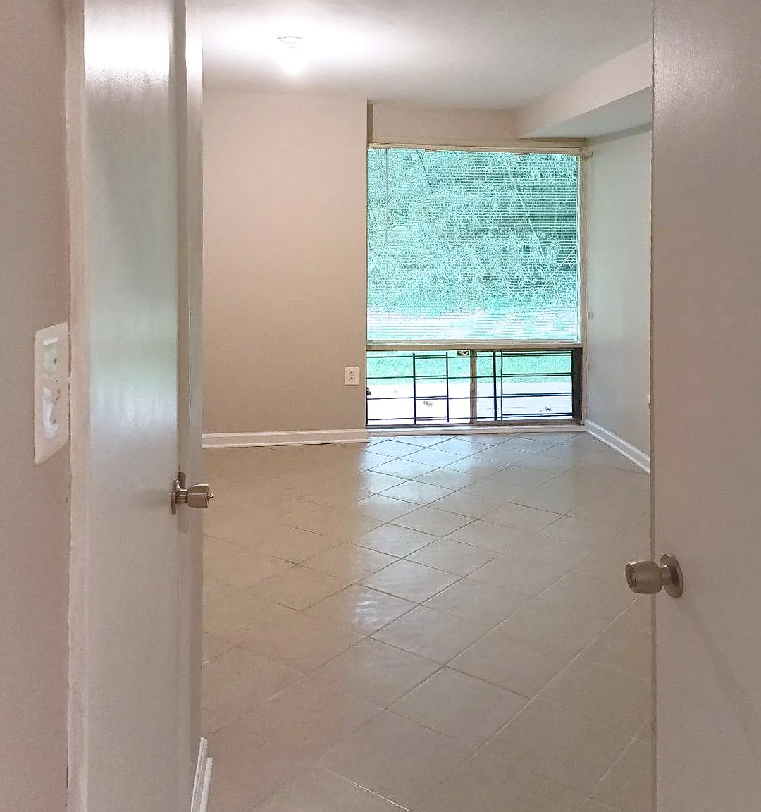 Great 1 Bedroom Apartment — Photo 4