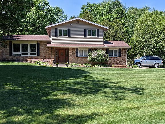 2nd image of 230 W Nicolet Blvd