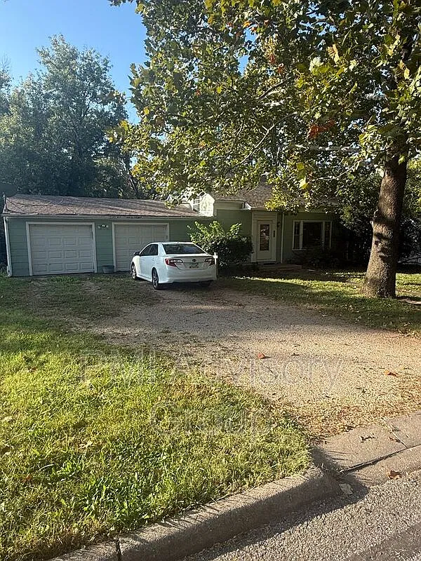 3 bed, 2.0 bath, 1638 sqft, $1,450 — Photo 2