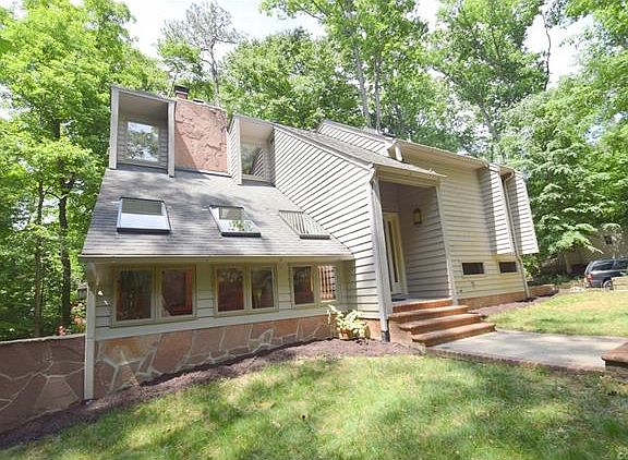 3rd image of 7315 Longview Dr