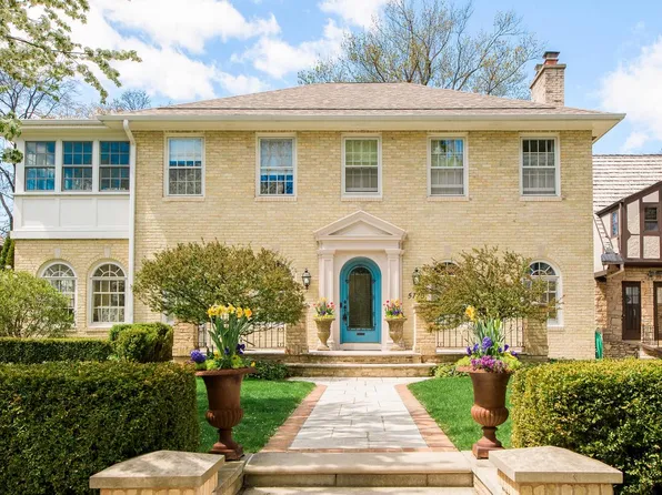 5723 North Shore DRIVE, Whitefish Bay, WI 53217