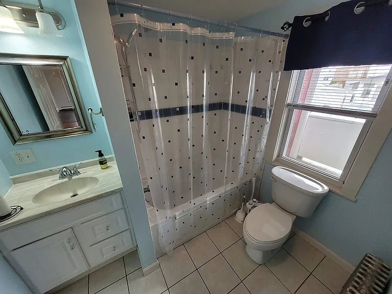 653 Clay St #1 — Photo 13