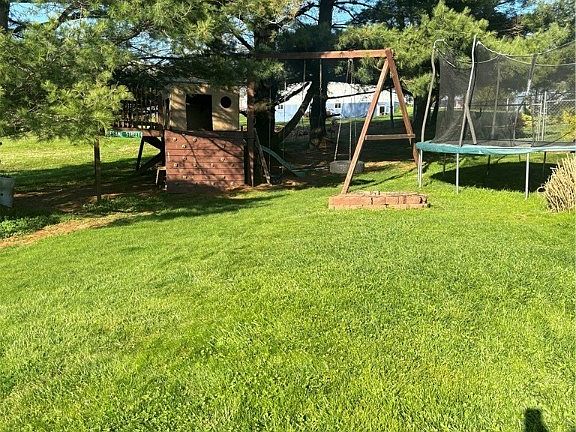 5th image of 43076 Jerrill Dr