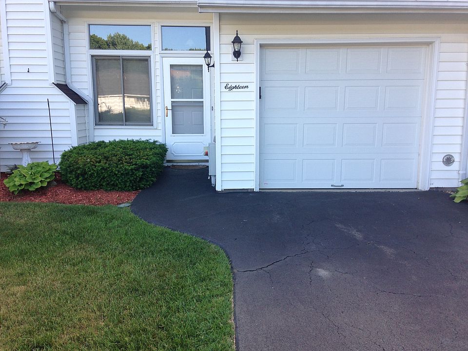 1st image of 18 Green Meadow Dr
