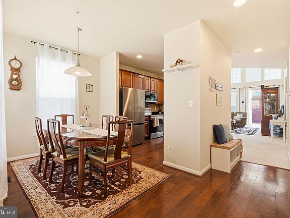 5th image of 447 Majestic Prince Cir