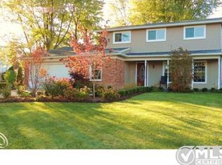 4121 Pinehurst Ct, West Bloomfield, MI 48322