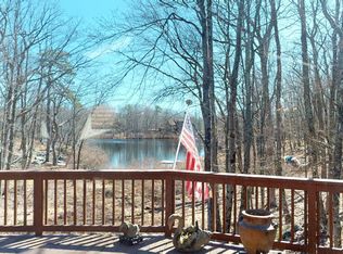 802 Rimrock Ct, Tafton, PA 18428