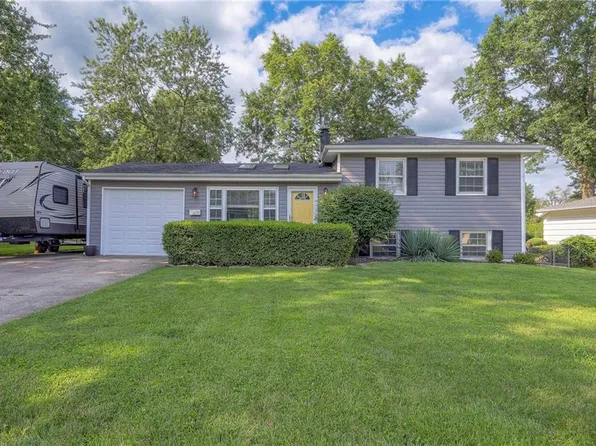 605 NW Carroll Dr, Lees Summit, MO 64063