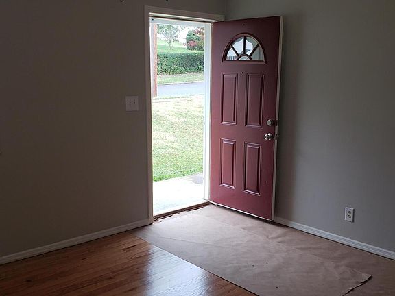 3rd image of 1449 Garden Dr