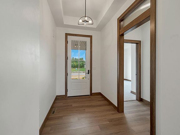 2nd image of 1624 N Honeysuckle Cir