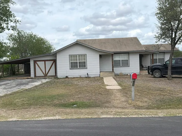 914 Zig Zag Ave, Devine, TX 78016
