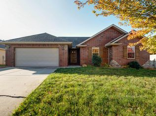 782 E Ozark Jubilee Dr, Nixa, MO 65714