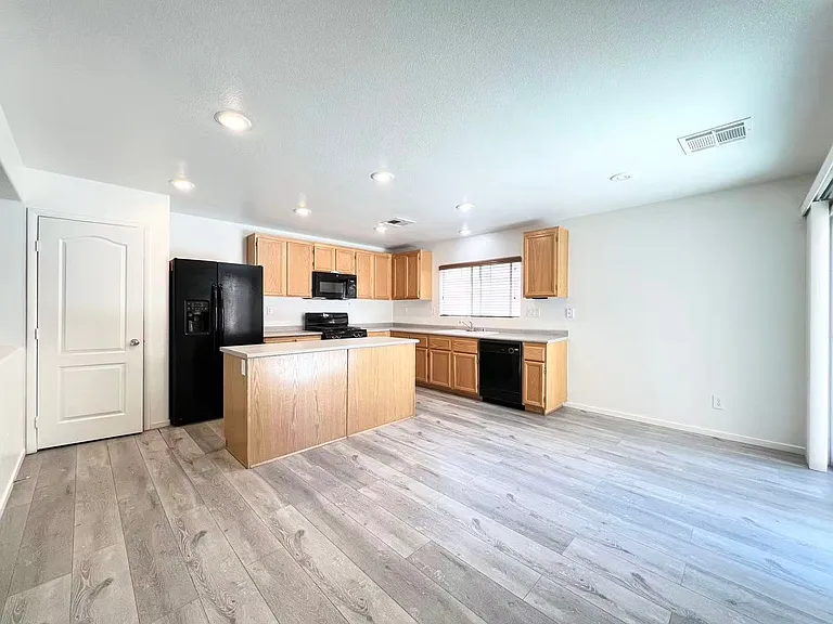 11143 Ranch Valley St — Photo 9