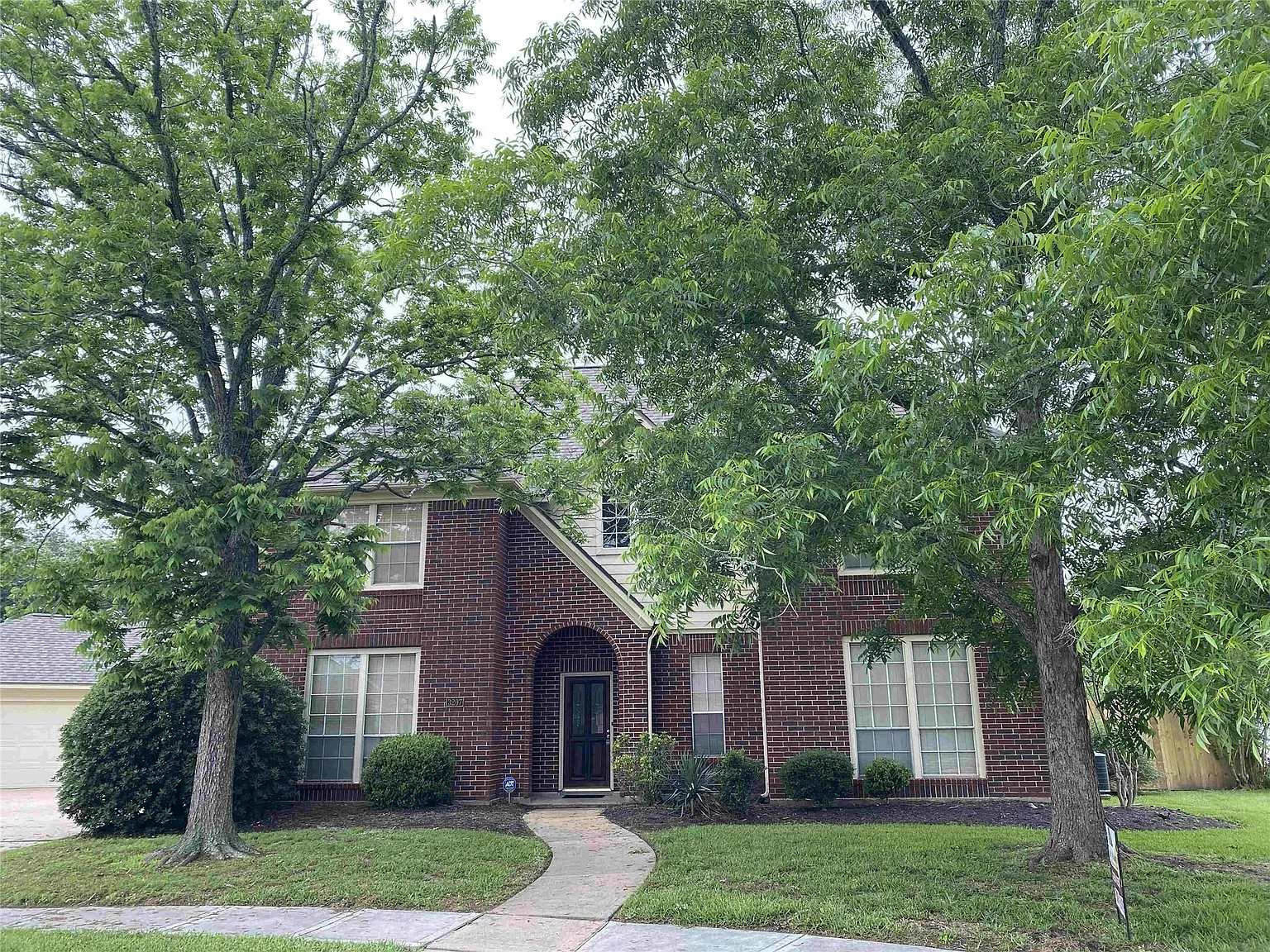 4 bed, 2.5 bath, 2920 sqft, $2,395 — Photo 1