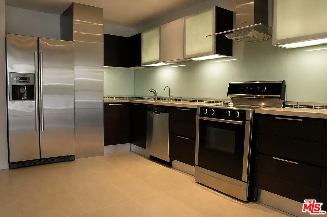 1 bed, 1.5 bath, 853 sqft, $3,150 — Photo 2