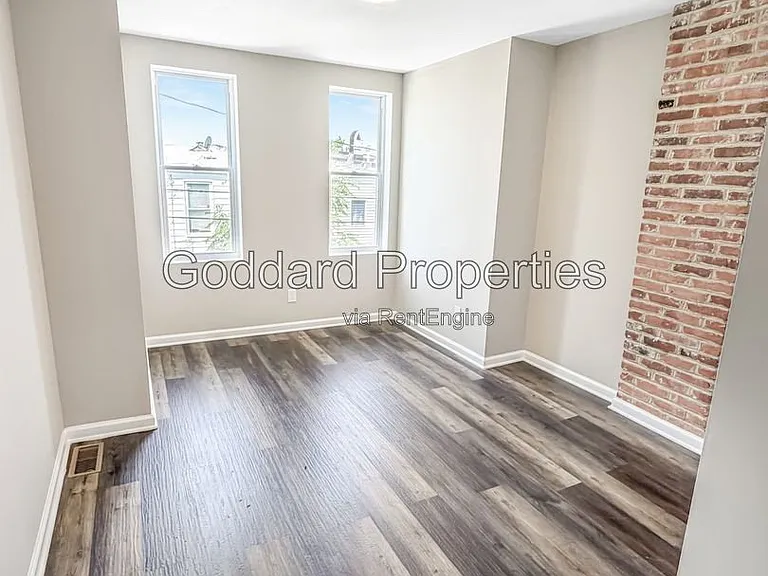 704 N Curley St — Photo 9