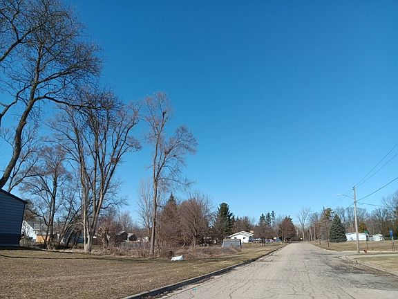 4th image of 8159 Benson Rd