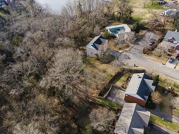 4th image of 103 Southlawn Cir