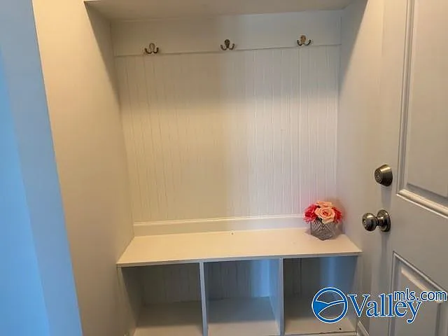 210 Hydra Cir — Photo 6