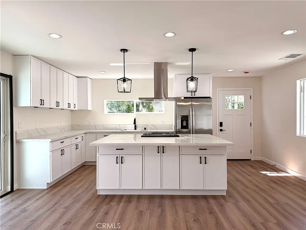 3 bed, 1148 sqft, $3,700 — Photo 1