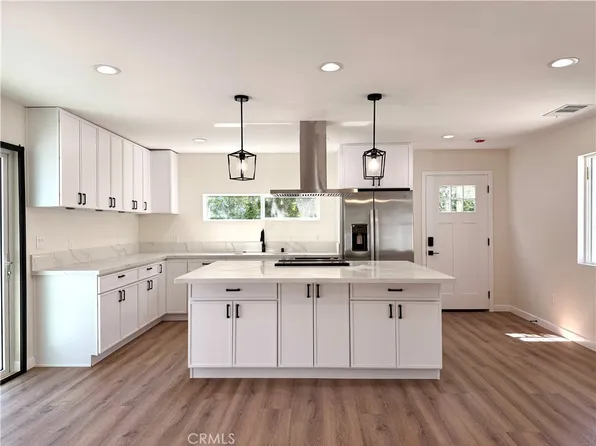 18756 Cohasset St, Reseda, CA 91335