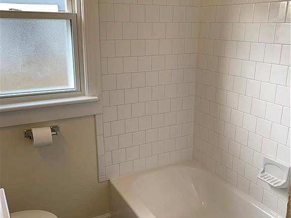 5th image of 2800 Argella Ave