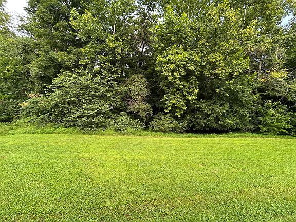 2nd image of 3042 Raikes Hill Rd