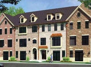136 W Quincy St, Westmont, IL