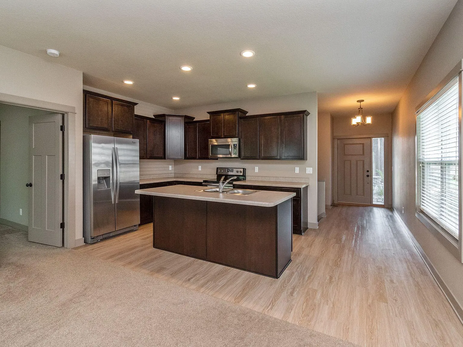 4 bed, 3.5 bath, 1750 sqft, $575 — Photo 3