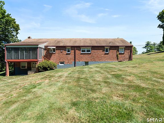 3rd image of 429 Mountain Road