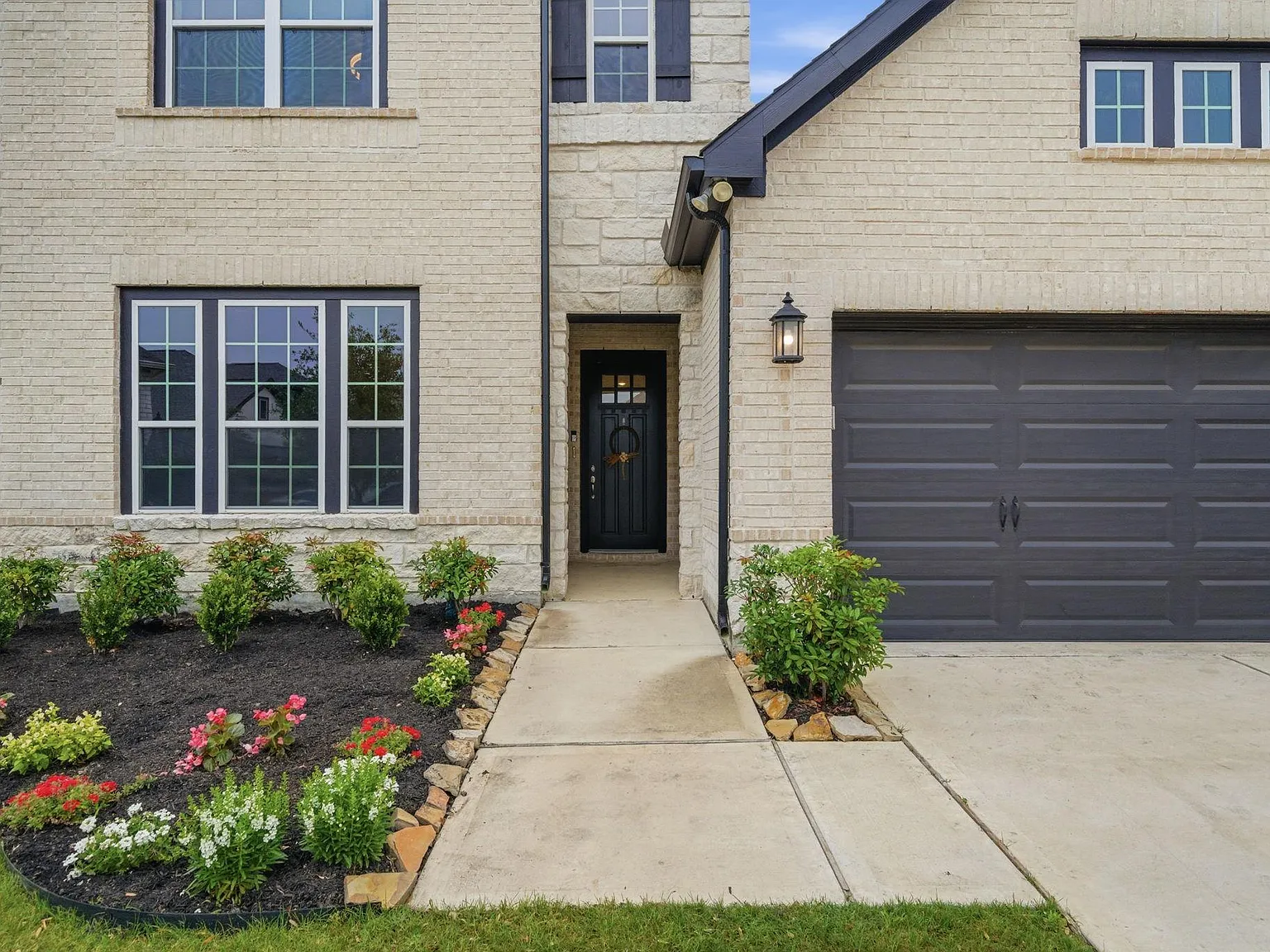 4 bed, 4.5 bath, 2927 sqft, $4,200 — Photo 3