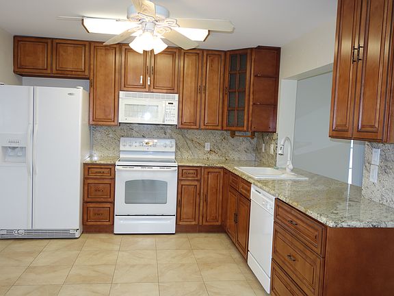 5th image of 907 SE 22nd St