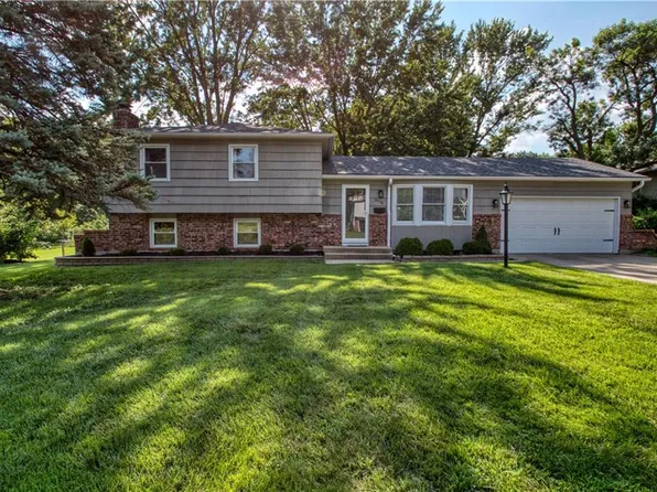 8938 Knox Ln, Overland Park, KS 66212