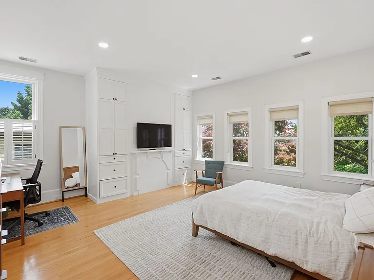 315 5th St NE — Photo 35