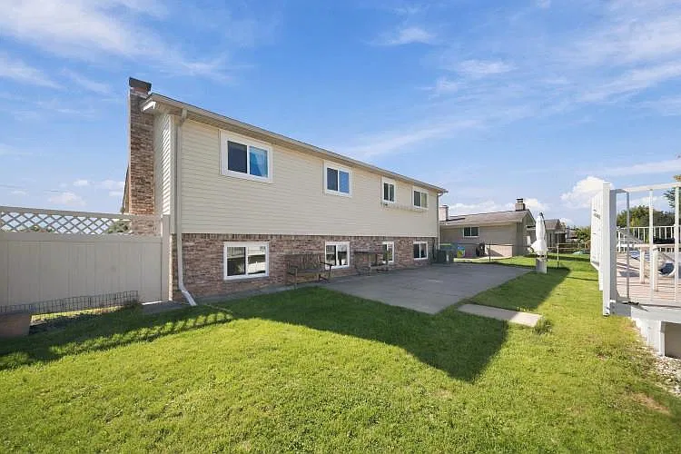 4 bed, 2.0 bath, 1707 sqft, $2,595 — Photo 3