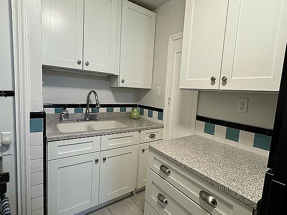 2nd image of 703 W 29th St
