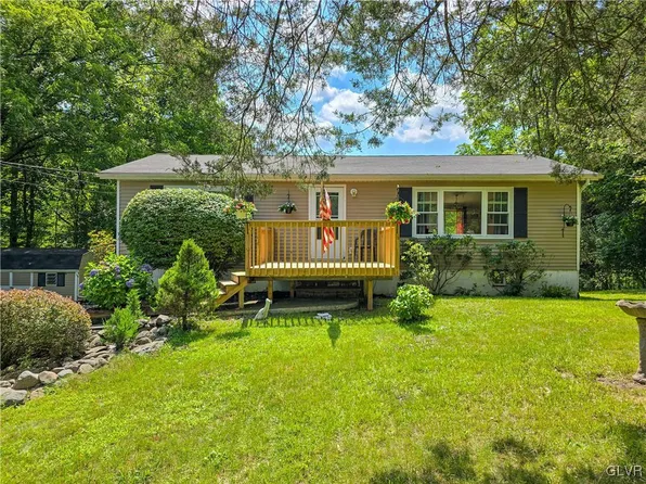 2189 Green Mountain Dr, East Stroudsburg, PA 18301