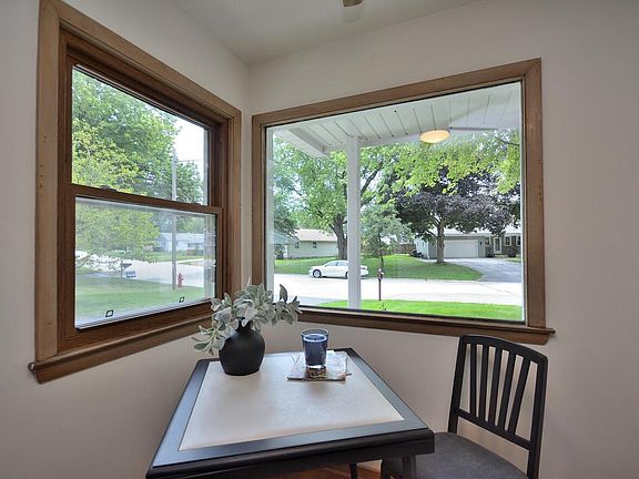 5th image of 3122 W Rochelle AVENUE