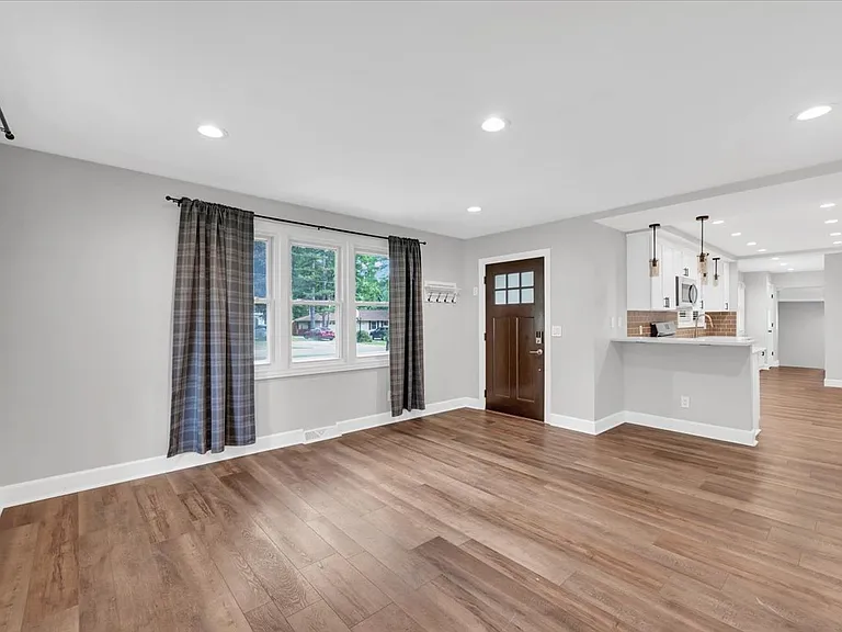 37721 Grantland St — Photo 11