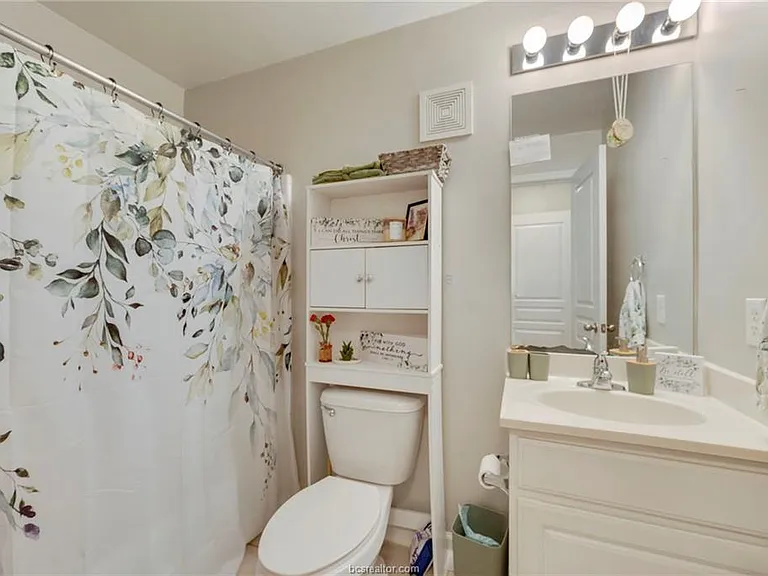 1725 Harvey Mitchell Pkwy S #1433 — Photo 6