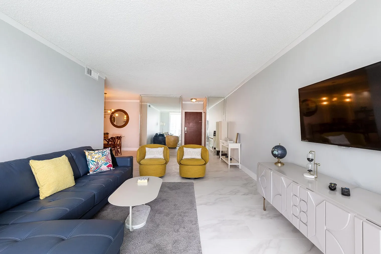 2 bed, 2.0 bath, 1237 sqft, $5,911 — Photo 2