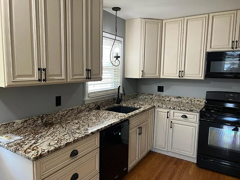1502 Lynn Way — Photo 12