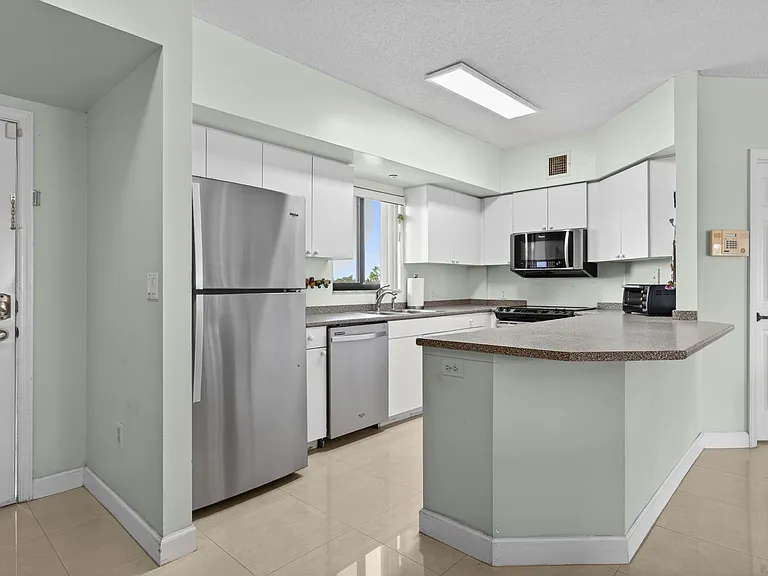 2105 Lavers Cir #403 — Photo 6
