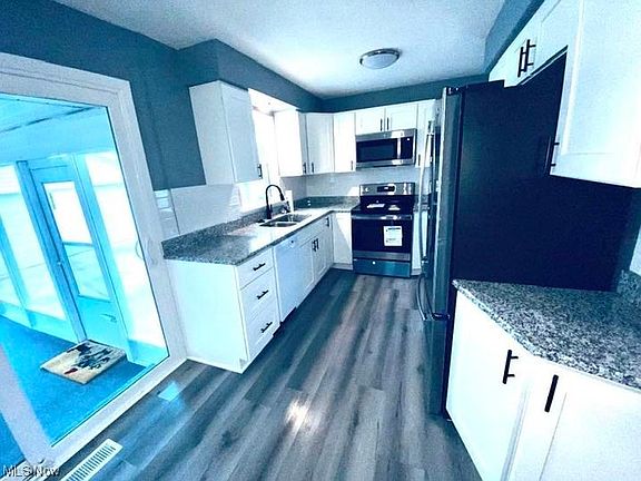 4th image of 229 Tyler Ave