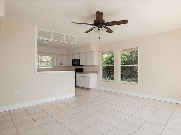 3rd image of 949 Hood Ave NW