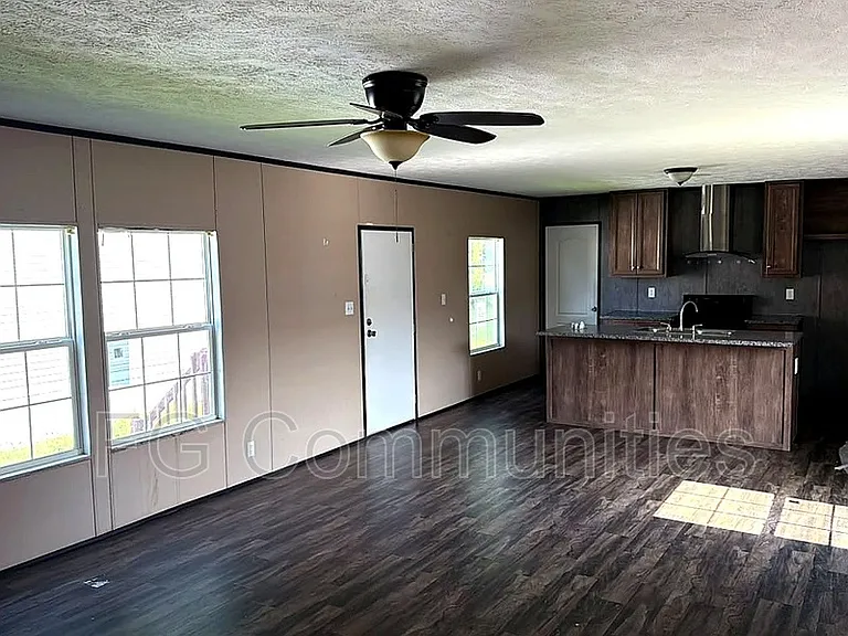 112 Cloverleaf Ct — Photo 6