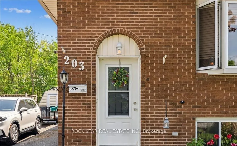 3 bed, $2,100 — Photo 3