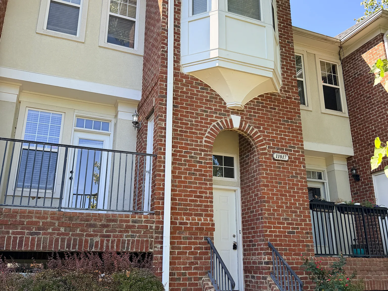 4 bed, 3.5 bath, 1900 sqft, $2,150 — Photo 1