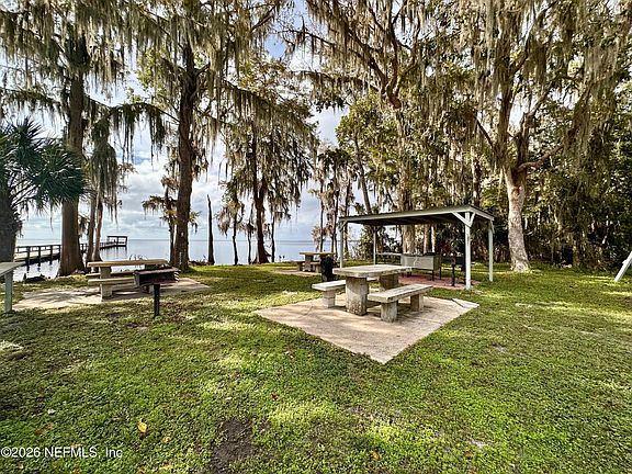 4th image of 304 LAKESHORE Drive